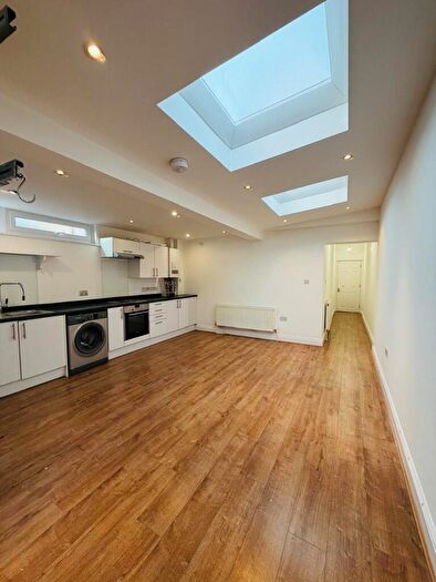 3 Bedroom Flat To Rent In Flat A Dames Road, London, Odz, E7