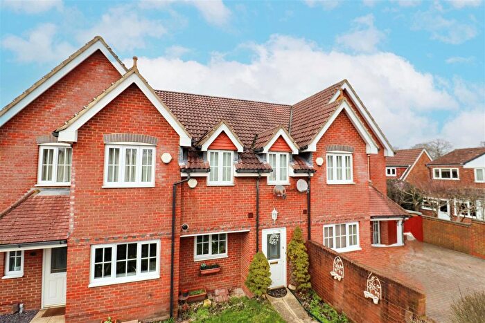 3 Bedroom Terraced House For Sale In Fleet Road, Farnborough, GU14