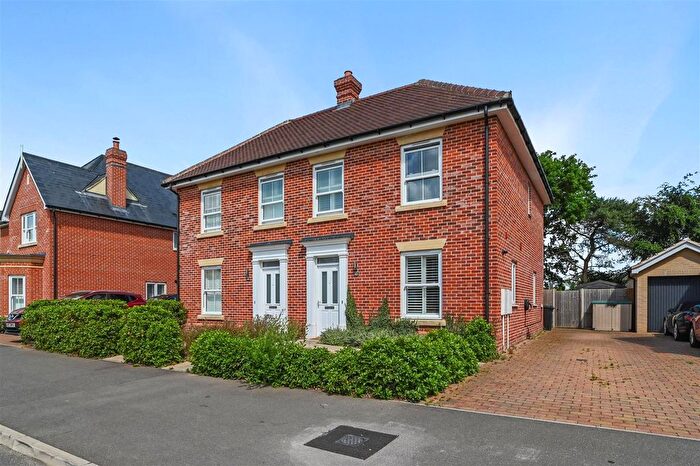 3 Bedroom Semi-Detached House For Sale In The Avenue, Lawford Green, CO11