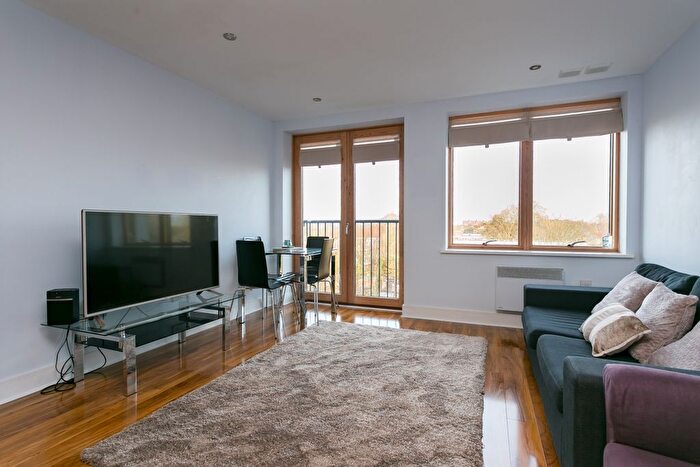 2 Bedroom Flat To Rent In Albemarle Road, Beckenham, BR3