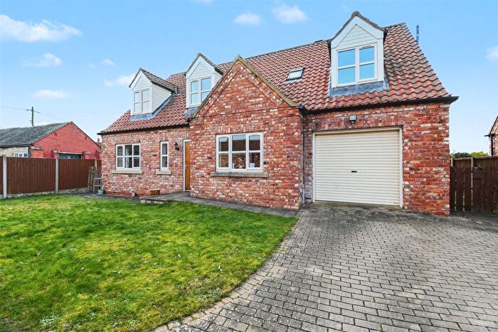 4 Bedroom Detached House For Sale In Oak Meadows, Hibaldstow, DN20