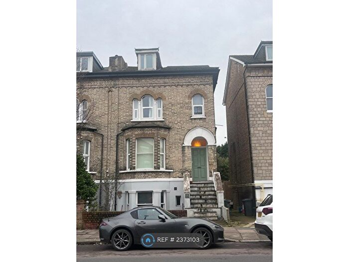 1 Bedroom Flat To Rent In Stanley Road, Teddington, TW11