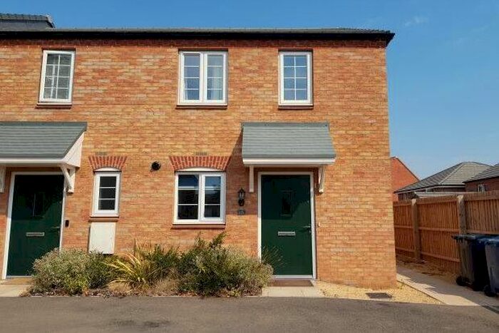 2 Bedroom End Of Terrace House To Rent In Robinson Close, Nottingham, NG12