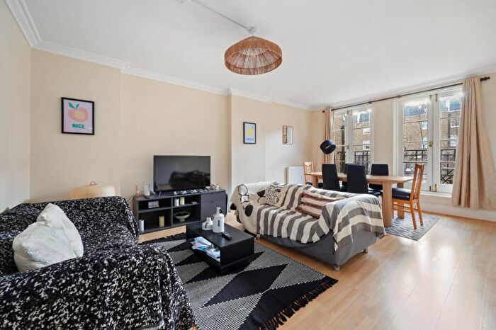 3 Bedroom Flat To Rent In Albany Street, Regents Park, NW1