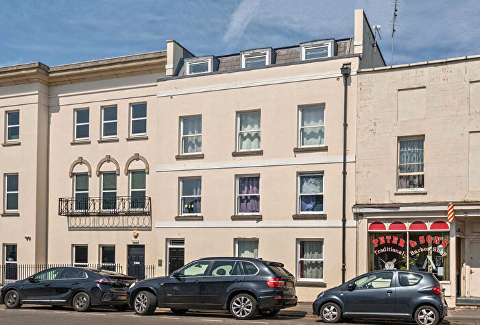 2 Bedroom Apartment For Sale In Bath Road, Cheltenham, Gloucestershire, GL53