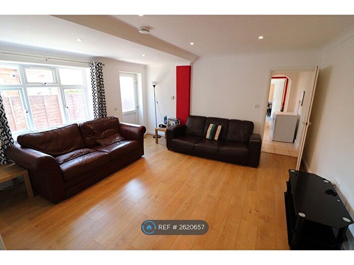 6 Bedroom Semi-Detached House To Rent In Gordon Avenue, Portswood, SO14