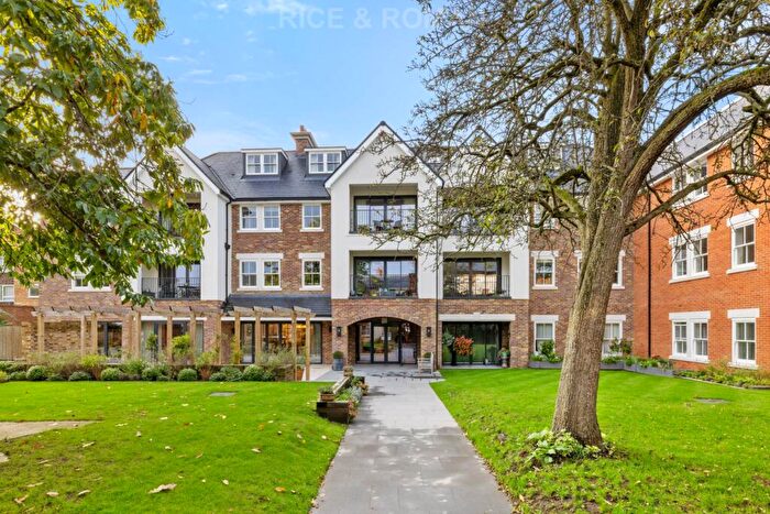 2 Bedroom Retirement Property For Sale In Mulberry Court, Hampton Wick, KT1