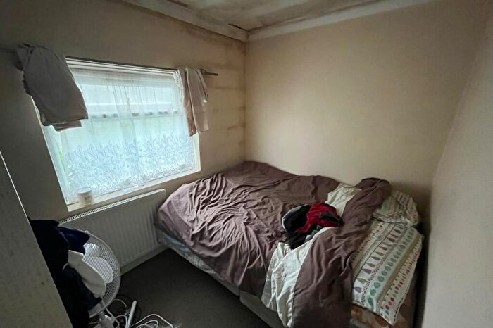 2 Bedroom Detached House For Sale In D Barrington Road, Manor Park, London, E12