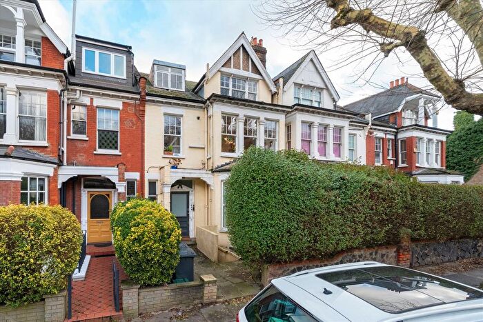 3 Bedroom Flat For Sale In Muswell Hill Road, London, N10