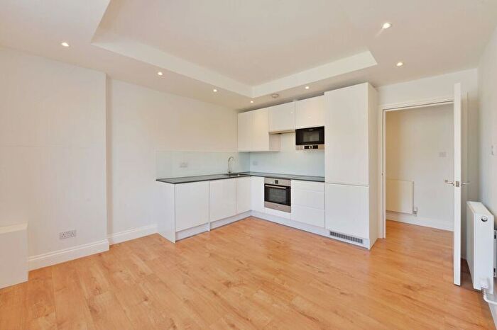3 Bedroom Flat To Rent In Chippenham Road, London, W9
