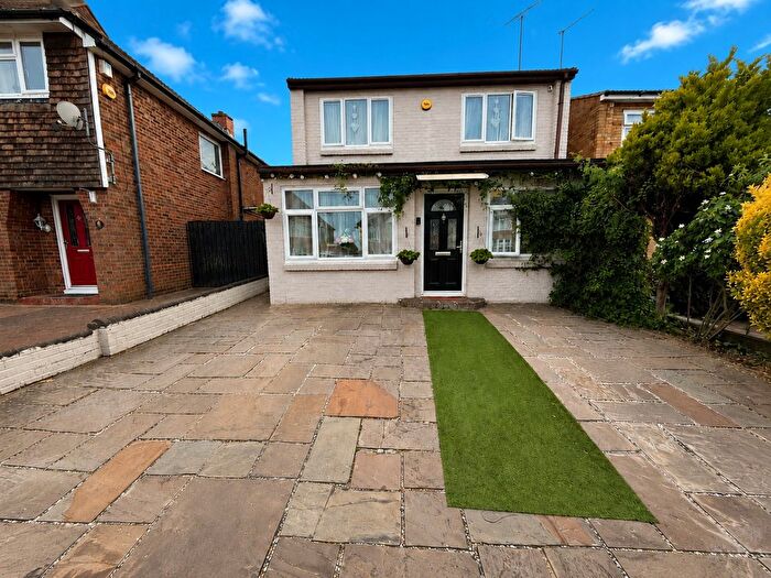 3 Bedroom Detached House For Sale In Liscombe Road, Dunstable, LU5