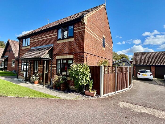 3 Bedroom Semi-Detached House For Sale In Sandringham Close, Whaplode, PE12