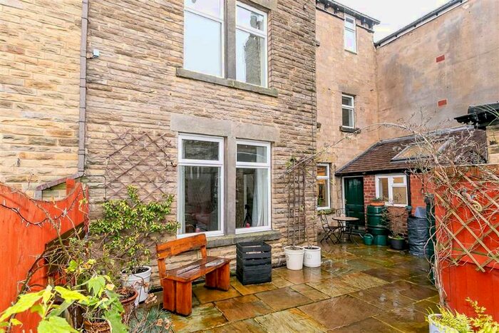 5 Bedroom Terraced House To Rent In Park Square, Knaresborough, North Yorkshire, HG5