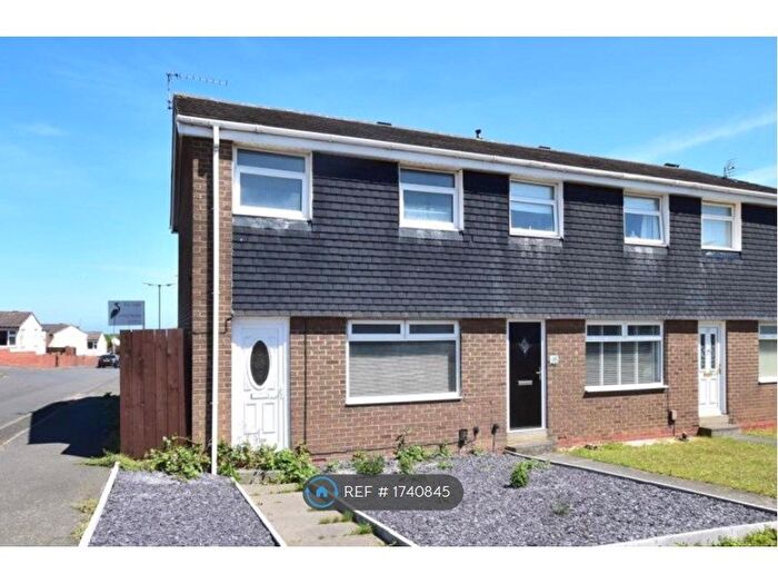 3 Bedroom End Of Terrace House To Rent In Lanivet Close, Sunderland, SR2