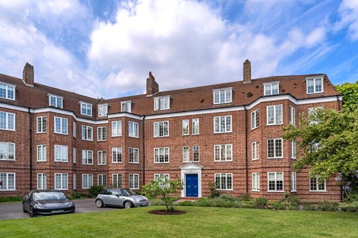 2 Bedroom Flat To Rent In Park Road, East Twickenham, TW1
