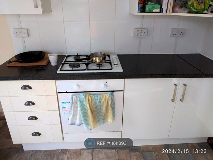 2 Bedroom Flat To Rent In South Norwood, London, SE25