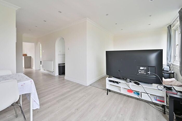 3 Bedroom Flat To Rent In Stratford Road, Watford, WD17