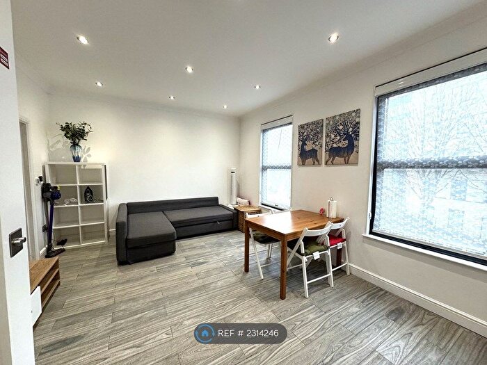 1 Bedroom Flat To Rent In First Floor Front, London, N4