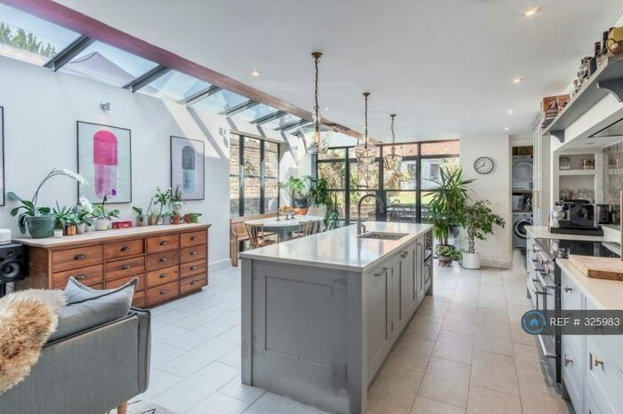 4 Bedroom Semi-Detached House To Rent In Chapel Hill, Stansted, CM24