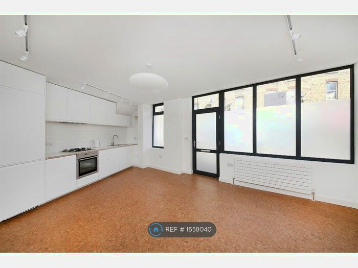 1 Bedroom Flat To Rent In Station Rise, London, SE27