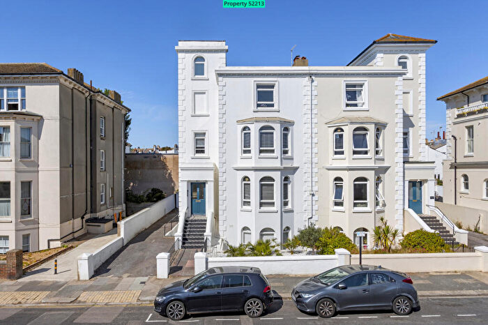 2 Bedroom Flat To Rent In Medina Villas, Hove, BN3