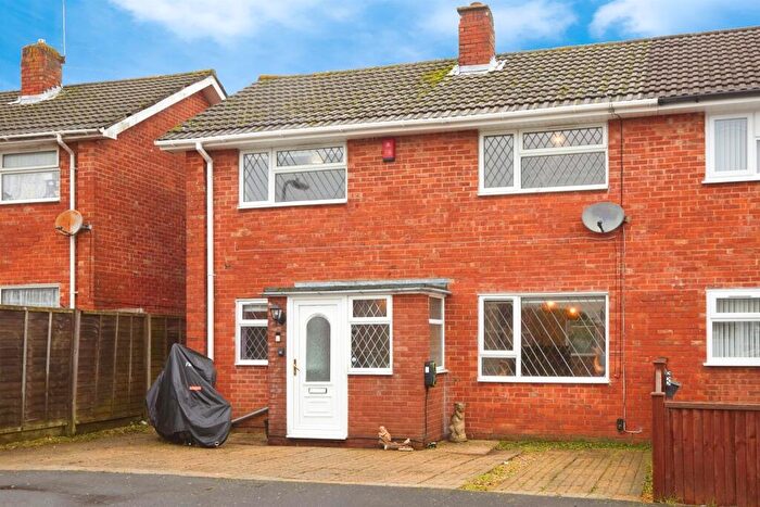 3 Bedroom Semi Detached House For Sale In Beech Crescent, Hythe, Southampton, SO45