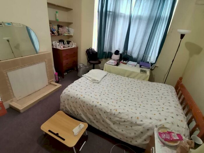 5 Bedroom House To Rent In Colum Road, Cathays, Cardiff, CF10