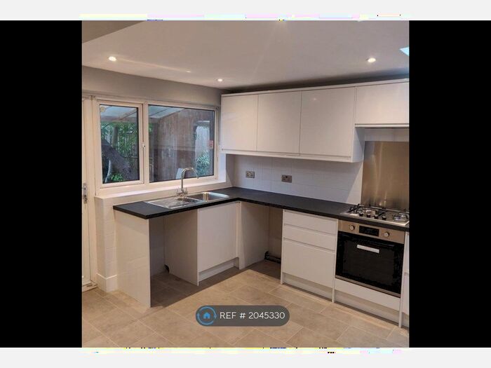 3 Bedroom Terraced House To Rent In London, London, W7