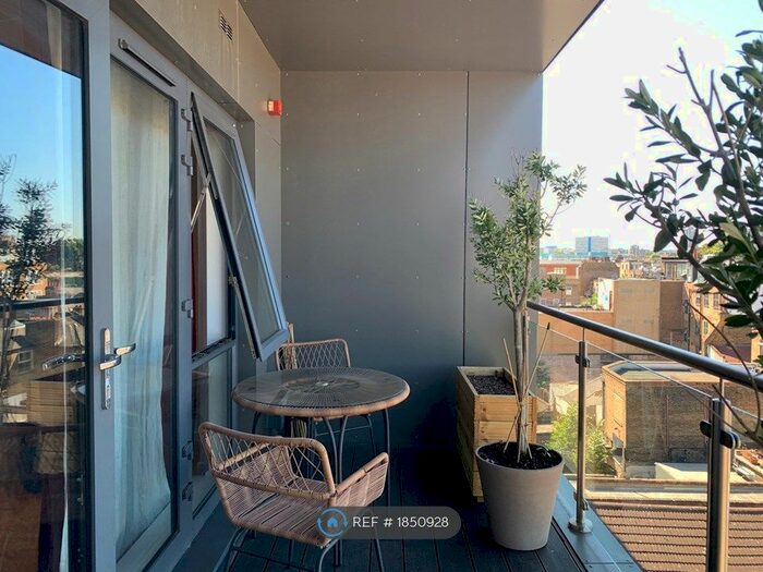 1 Bedroom Flat To Rent In Waleorde Road, London, SE17