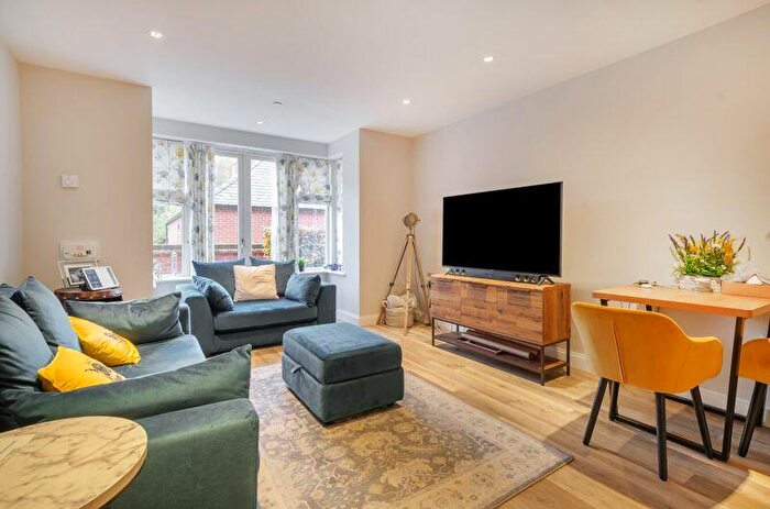 1 Bedroom Apartment For Sale In Hampshire Lakes, Oakleigh Square, Yateley Retirement Property, GU46
