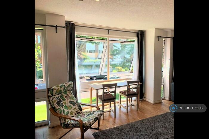 1 Bedroom Flat To Rent In Charminster Court, Surbiton, KT6