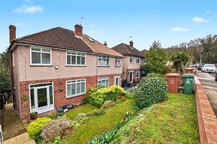 4 Bedroom Detached House For Sale In Broom Mead, Bexleyheath, DA6