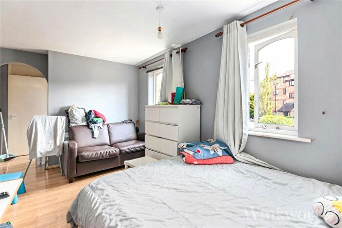 Apartment To Rent In Myers Lane, London, SE14
