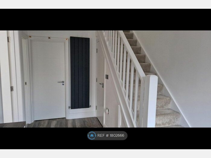 4 Bedroom Semi-Detached House To Rent In Chiltern Road, Burnham, Slough, SL1