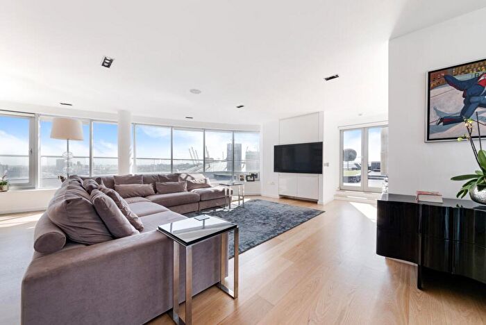 2 Bedroom Apartment To Rent In New Providence Wharf, Fairmont Avenue, London, E14