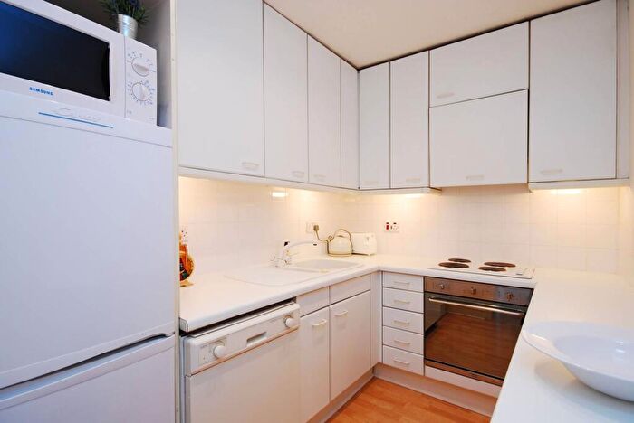2 Bedroom Maisonette To Rent In Redcliffe Gardens, Chelsea, London, SW10