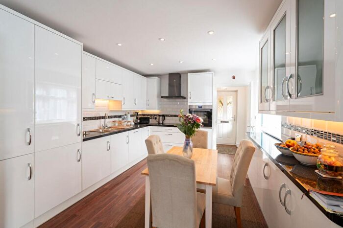 2 Bedroom Apartment For Sale In Park Mews, Longfields, Bicester, OX26