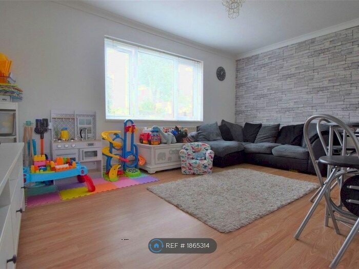 2 Bedroom Flat To Rent In Canterbury Way, Stevenage, SG1