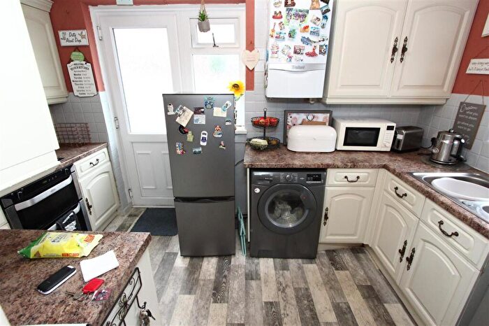 2 Bedroom Bungalow For Sale In Church Lane, Great Sutton, CH66