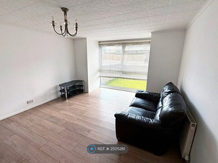 1 Bedroom Flat To Rent In Grove Hill, South Woodford, E18