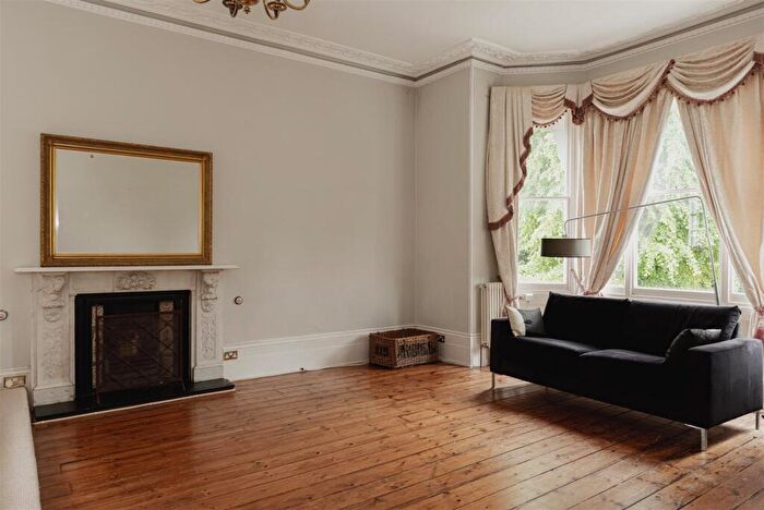 4 Bedroom House To Rent In Wray Park Road, Reigate, RH2