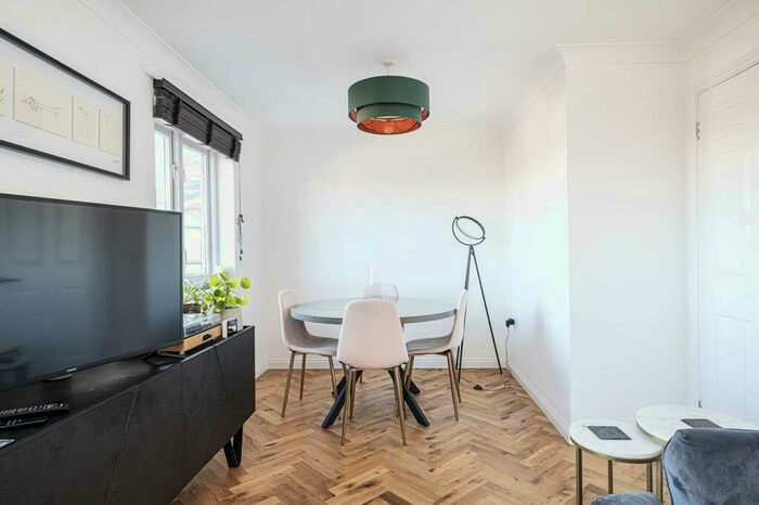 1 Bedroom Flat To Rent In Buxhall Crescent, Hackney Wick, London, E9