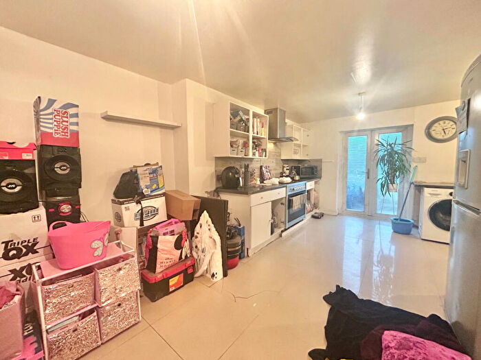 3 Bedroom Terraced House For Sale In Hungarton Boulevard, Leicester, LE5