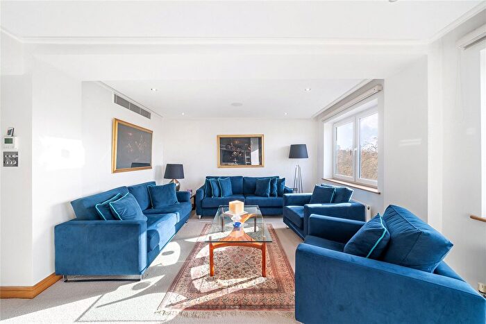 3 Bedroom Flat For Sale In Piccadilly, Mayfair, London, W1J