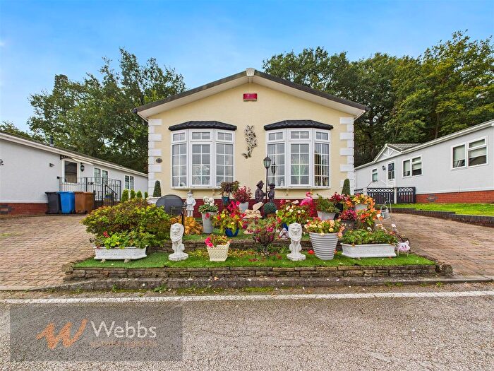 3 Bedroom Mobile/park Home For Sale In Lower Lodge Park, Rugeley Road, Armitage, Rugeley, WS15