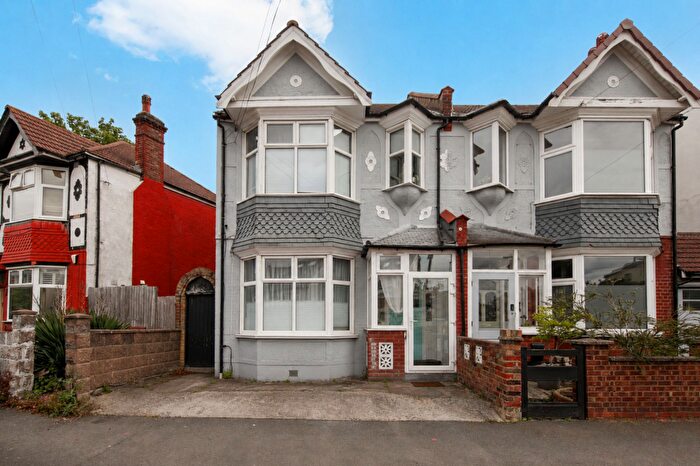 3 Bedroom Terraced House For Sale In Brook Road, Thornton Heath, CR7