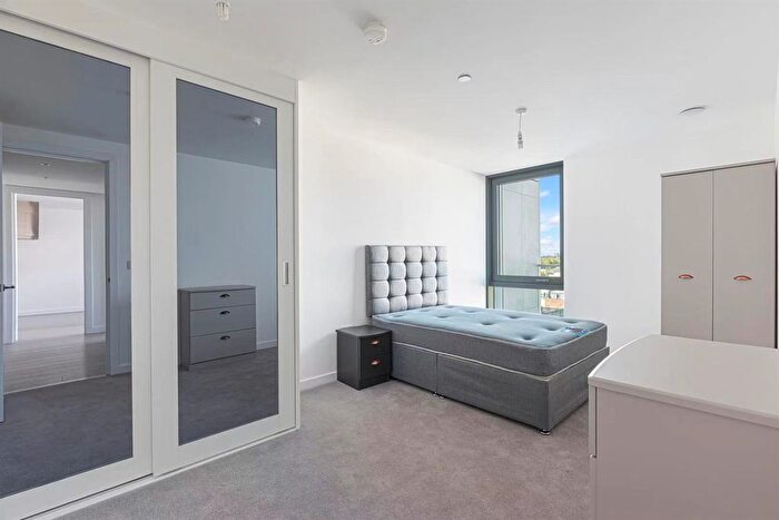 1 Bedroom Flat For Sale In Carriage House, City North Pl, N4