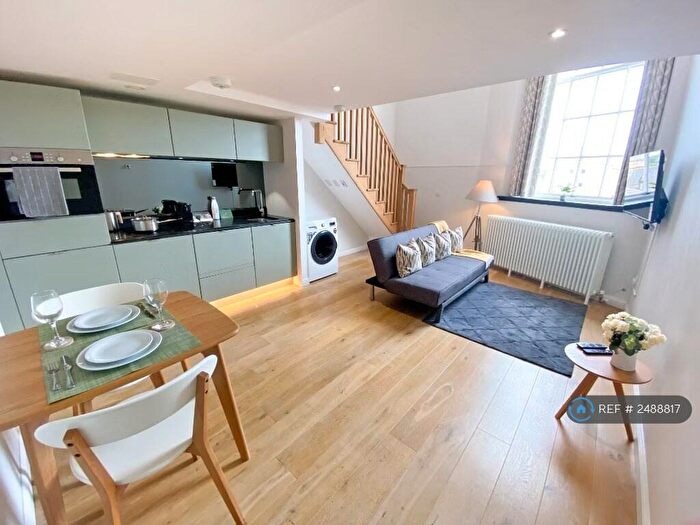 Studio To Rent In Mcdonald Road, Edinburgh, EH7