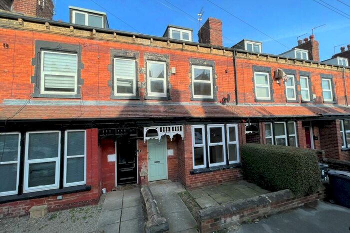 4 Bedroom Terraced House To Rent In Roman Place, Roundhay, Leeds, LS8