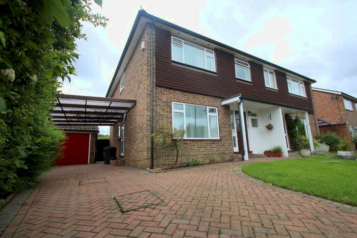 4 Bedroom House To Rent In Edgewood Green, Shirley, CR0